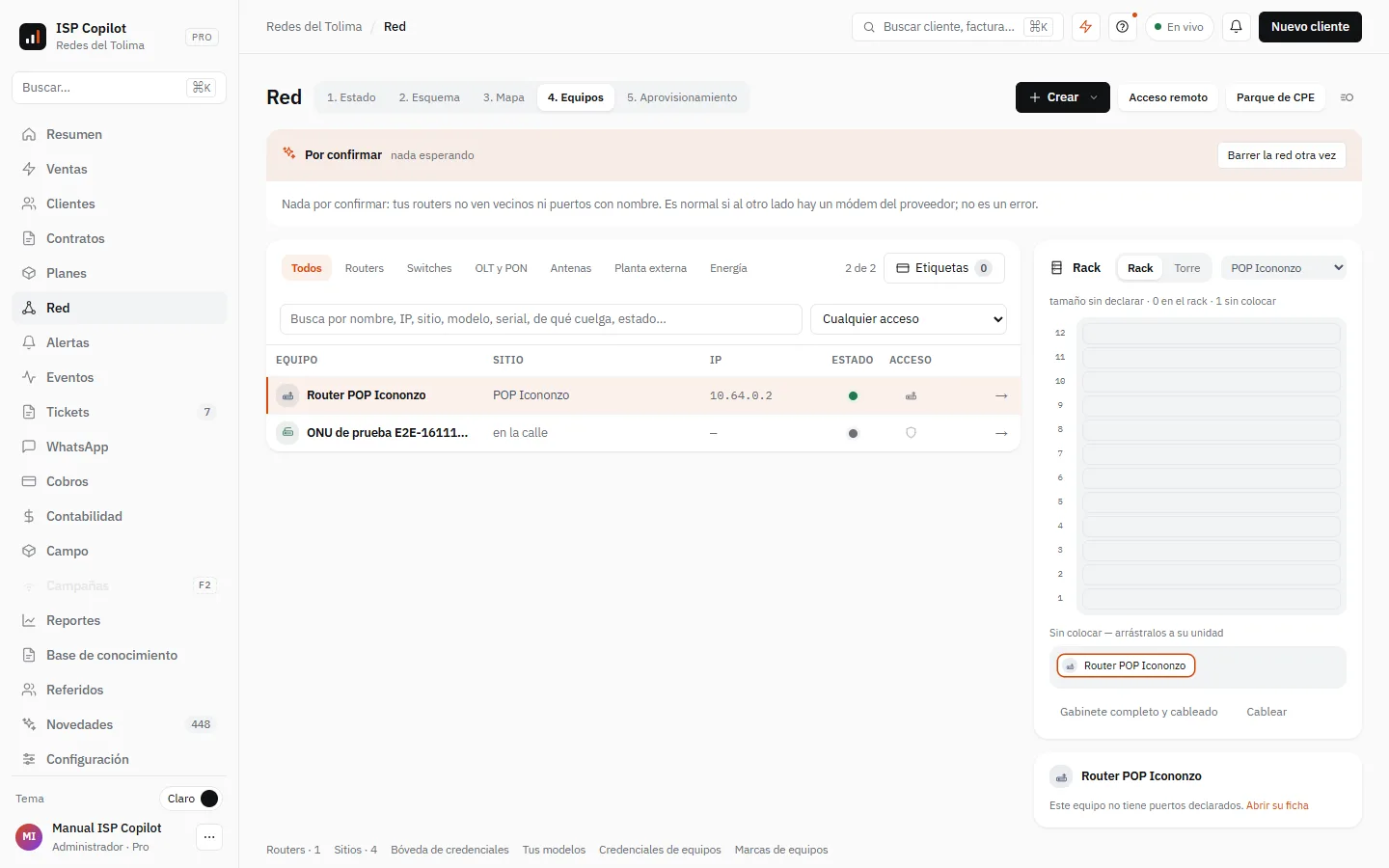 Red › Equipos: lo que tus routers ven sin registrar, la lista de todos tus equipos y, a la derecha, el rack o la torre del sitio elegido
